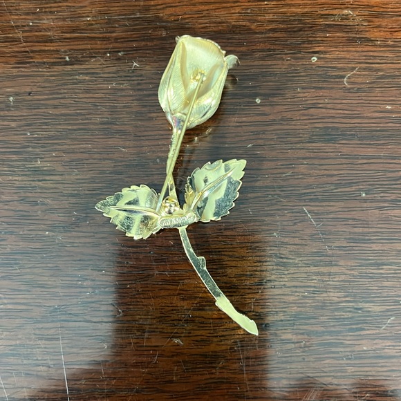 Vintage GIOVANNI Intricately Detailed Rose Brooch - Picture 5 of 6